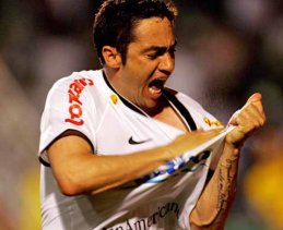 Zagueiro do Corinthians revela proposta de time de Roberto Carlos