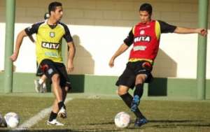 Série B: Com beque lesionado, Figueirense deve buscar reforços