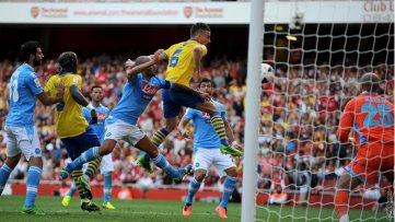 Arsenal arranca empate com Napoli em torneio amistoso