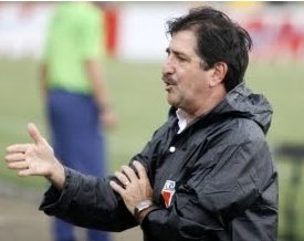 Crise! Técnico deixa Atlético-GO e presidente detona jogadores