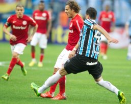 Seleção do Brasileirão escalada no esquema 4-3-3 e com zagueiros “grenais”