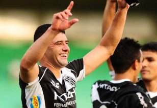 William cumpre promessa, vira artilheiro do Brasil e ‘salvador’ da Ponte