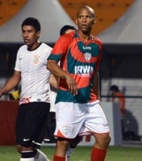 Zagueiro da Lusa lamenta chances perdidas: ‘O futebol pune’