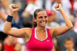 Tênis: Vinci vira sobre Goerges e vence na estreia em Toronto