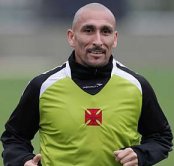 Lesão tira argentino do Vasco diante da Ponte Preta