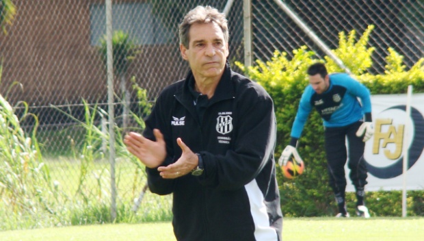 Blog do Ari: Carpeggiani faz o crítico pensar o jogo da bola