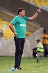 Fluminense faz treino leve e Luxemburgo não confirma escalação