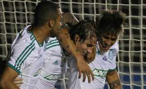 SÉRIE B: Na parte de cima da tabela, tudo igual, a briga segue verde!