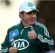Técnico contém euforia após nova vitória do Palmeiras