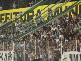 Time pode improvisar arquibancada de rodeio para enfrentar o Corinthians
