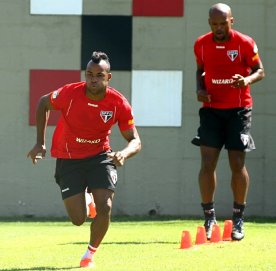 Atlético-MG contrata ex-atacante do São Paulo e sonda volante do Palmeiras