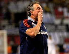 Por resposta a torcida, Santos negocia para ter técnico experiente