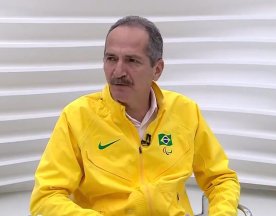 Ministro critica preço de ingresso e sugere criação de liga de clubes