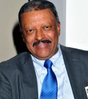 Com passagens por grandes clubes, Serrão aguarda propostas