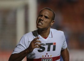 Atacante do São Paulo treina no CT e volta contra a Portuguesa