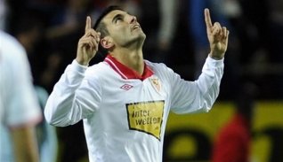 Sevilla goleia e avança na fase preliminar da Liga Europa