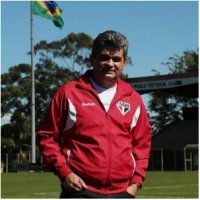 Ex-técnico do São Paulo ganha força, mas Santos adia contratação