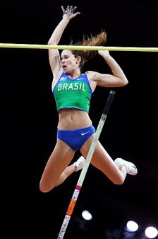 Atletismo: Murer sofre, mas avança à final do salto com vara