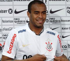 Ex-zagueiro de Palmeiras e Corinthians é acusado de agressão em boate