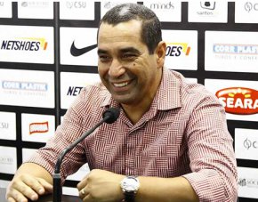 Ex-dirigente do Fla chega ao Santos e garante Claudinei como técnico