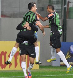 América-MG 2 x 1 São Caetano - No sufoco, mas três pontos importantíssimos