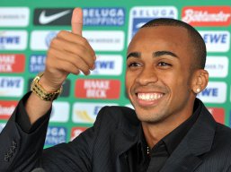 Palmeiras aumenta pedida e dificulta saída de meia para time do Brasileirão