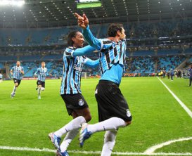 Grêmio 3 x 1 Cruzeiro – Imortal vence 2ª seguida e entra no G4