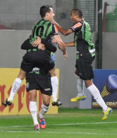 Seleção da Série B armada no ortodoxo 4-4-2 e com técnico que está no G4