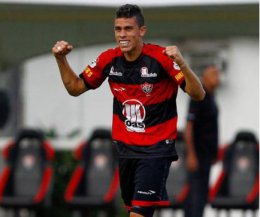Vitória confirma venda de zagueiro para time espanhol