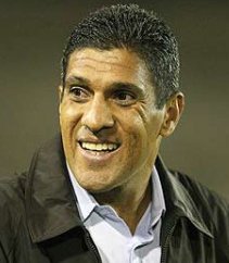 Técnico promissor, Silas aguarda novas propostas para voltar ao futebol