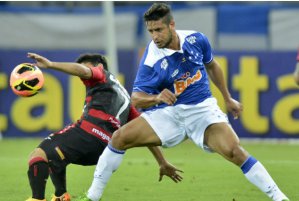 Cruzeiro 5 x 1 Vitória – Invencível no Mineirão, Raposa goleia e reassume a ponta