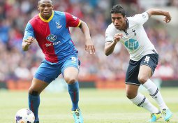 INGLÊS: Com Paulinho, Tottenham vence na estreia