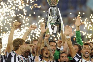 Juventus goleia Lazio e conquista a Supercopa da Itália