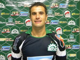 Série C: Goleiro se diz humilhado após dispensa do Vila Nova