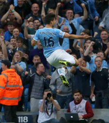 INGLÊS: Manchester City estreia com goleada em casa