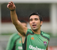Deco treina nas Laranjeiras, mas não volta quarta pelo Fluminense