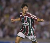 Ídolo de volta? Meia argentino deve reforçar o Fluminense em 2014