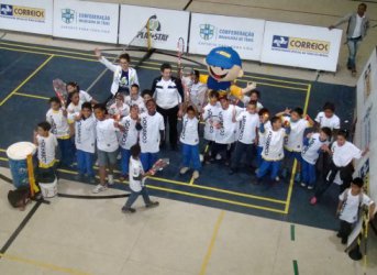 Tênis: CBT e Correios realizam ação de tênis no CEU Paraisópolis