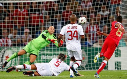 LIGA DOS CAMPEÕES: Milan empata com PSV e leva vantagem para casa