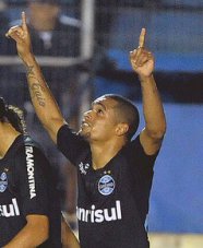 Atacante dá balão no Coritiba e se aproxima do São Paulo