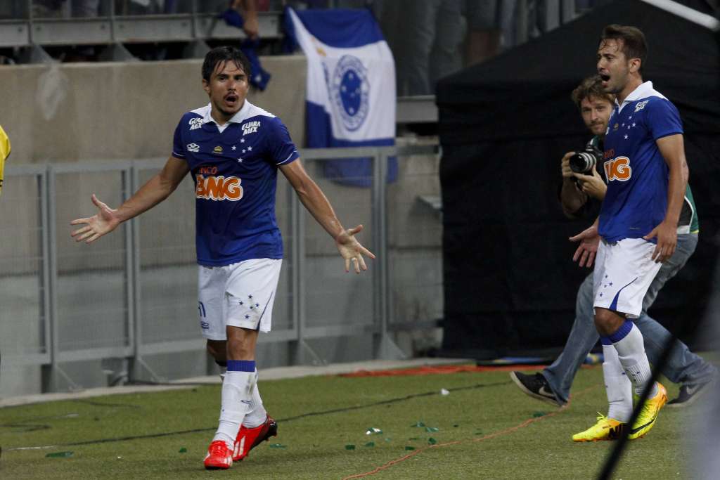 Cruzeiro 2 x 1 Flamengo – Festa no MIneirão com direito a golaço de Éverton Ribeiro