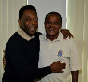 Ídolo do São Bento se encontra com Pelé em Sorocaba