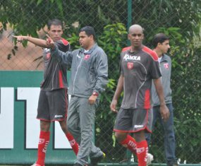 Leston Júnior renova com Guarani-MG e marca apresentação