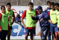 Série B: Paraná vai com três atacantes para confronto direto