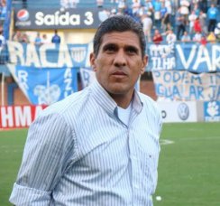 Quem chega? Criciúma já tem dois favoritos para a vaga de Vadão