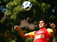 Punido no STJD, Durval desfalca Santos neste sábado