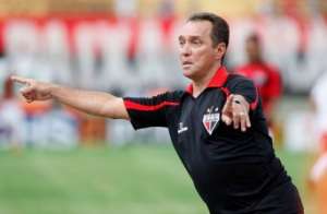 Ex-técnico de Vasco e Palmeiras pode trocar time da Série B pelo Criciúma