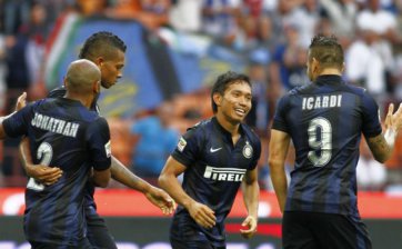 ITALIANO: Inter de Milão bate o Genoa em casa e vence na estreia