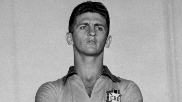 LUTO! Lateral campeão do Mundo em 1958 falece no interior paranaense