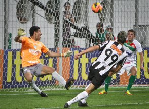 Atlético-MG 2 x 1 Portuguesa – Galo mata no Horto e pega elevador